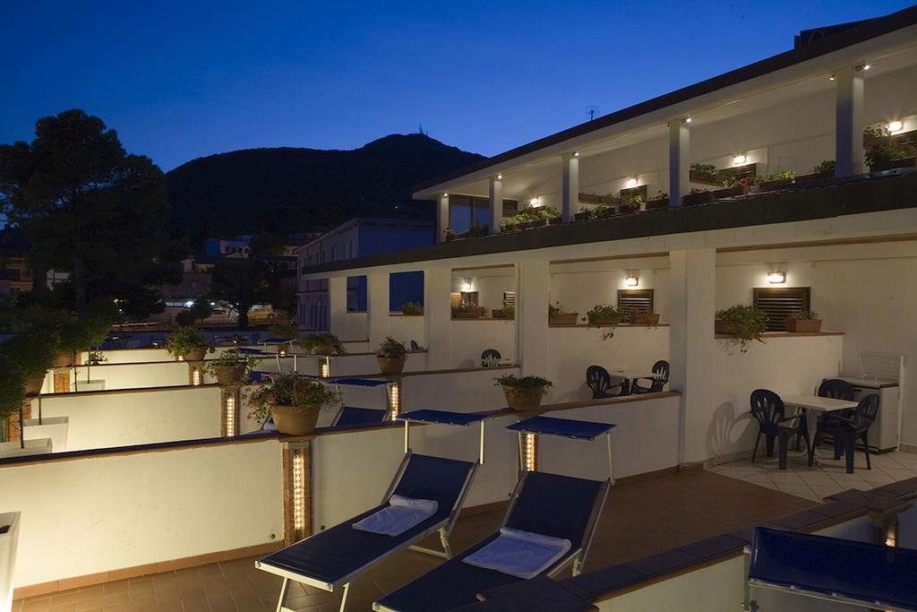 Hotel Ristorante Cavaliere Scario Dış mekan fotoğraf