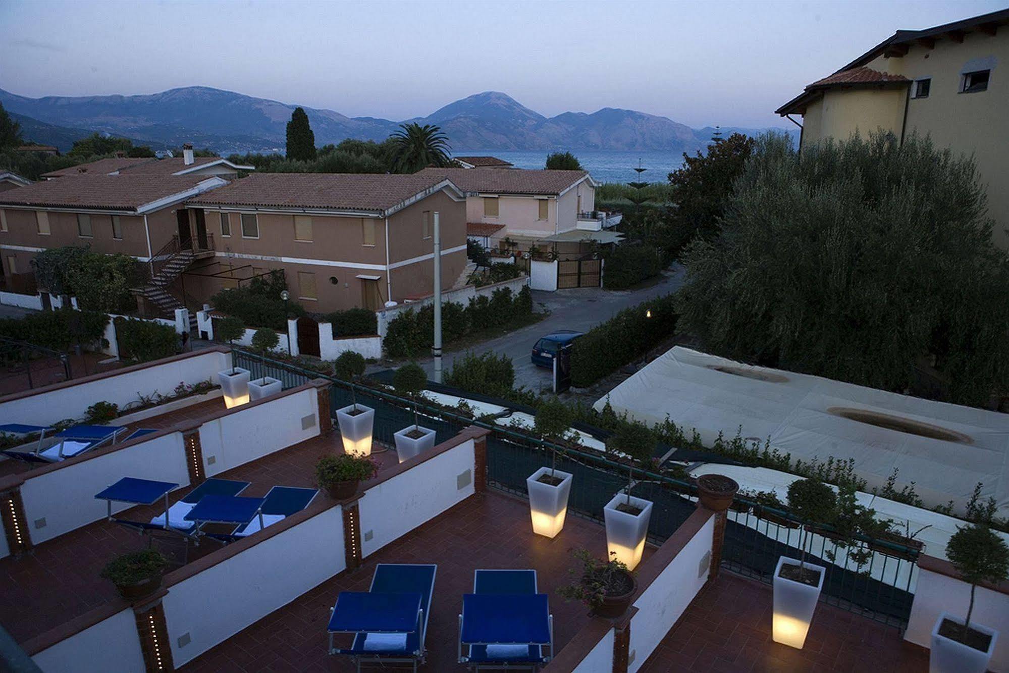 Hotel Ristorante Cavaliere Scario Dış mekan fotoğraf